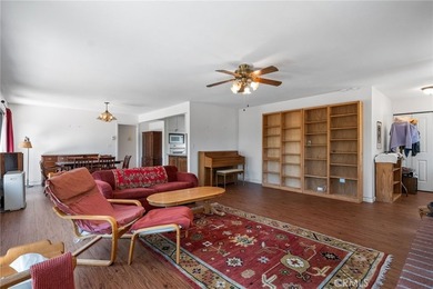 Welcome to your dream home! This stunning custom-built 3 bedroom - photo 5