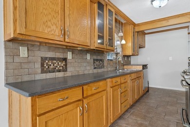 Very well-built and meticulously maintained, this 3-bedroom - photo 11
