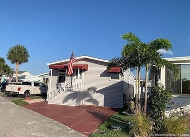 Welcome to Paradise !! Enjoy Coastal living at its finest in - photo 1