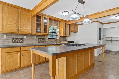 Very well-built and meticulously maintained, this 3-bedroom - photo 12