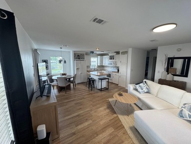 BEAUTIFUL HOME, WELL MAINTAINED, WITH 2 BEDROOMS, 2 BATHS - photo 13