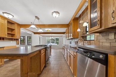 Very well-built and meticulously maintained, this 3-bedroom - photo 15