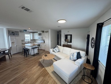 BEAUTIFUL HOME, WELL MAINTAINED, WITH 2 BEDROOMS, 2 BATHS - photo 15