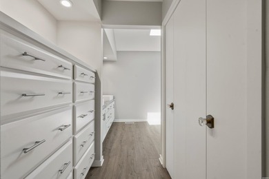 Wonderful location and view !! Step into this 3 bedroom and 3.5 - photo 9