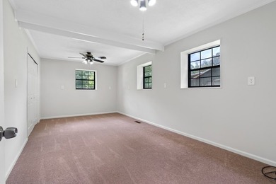 Very well-built and meticulously maintained, this 3-bedroom - photo 26
