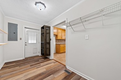 Very well-built and meticulously maintained, this 3-bedroom - photo 32