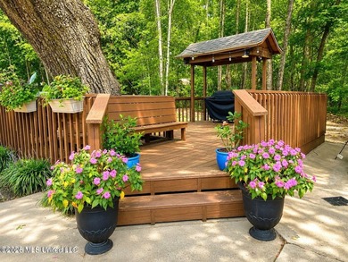 Beautiful Southern Home. Situated on 2 lots with exceptional - photo 5