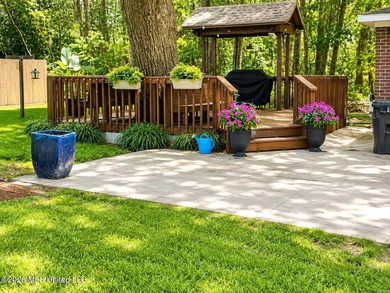 Beautiful Southern Home. Situated on 2 lots with exceptional - photo 6