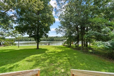 Very well-built and meticulously maintained, this 3-bedroom - photo 36