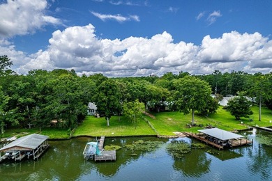 Very well-built and meticulously maintained, this 3-bedroom - photo 47