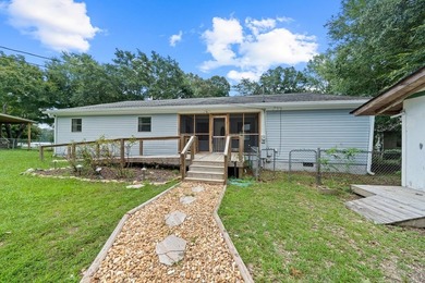 Very well-built and meticulously maintained, this 3-bedroom - photo 55