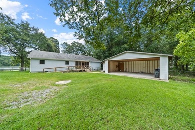 Very well-built and meticulously maintained, this 3-bedroom - photo 56
