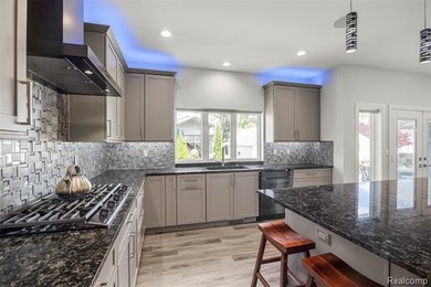 Custom-built waterfront luxury offering approximately 3,504 - photo 16