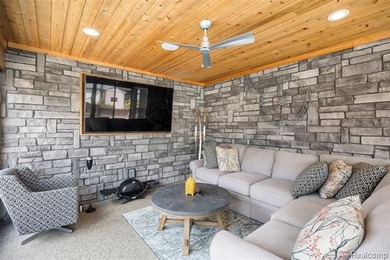 Custom-built waterfront luxury offering approximately 3,504 - photo 22