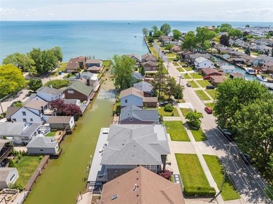 Custom-built waterfront luxury offering approximately 3,504 - photo 24