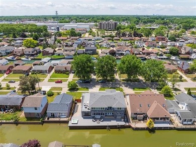 Custom-built waterfront luxury offering approximately 3,504 - photo 26