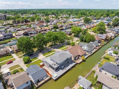 Custom-built waterfront luxury offering approximately 3,504 - photo 27