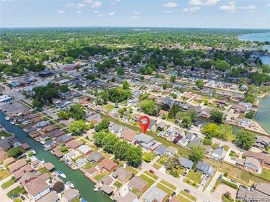 Custom-built waterfront luxury offering approximately 3,504 - photo 29