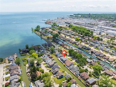 Custom-built waterfront luxury offering approximately 3,504 - photo 32