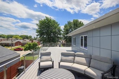 Custom-built waterfront luxury offering approximately 3,504 - photo 34
