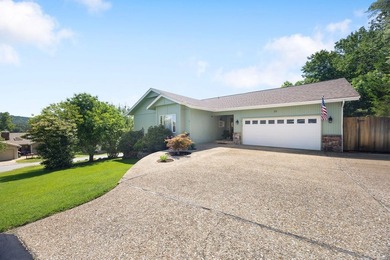 Well maintained home with limited view of Kingswood golf course - photo 2