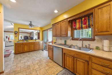 Well maintained home with limited view of Kingswood golf course - photo 10