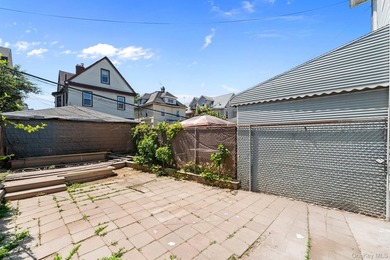 Welcome to this beautifully appointed single-family townhouse - photo 12