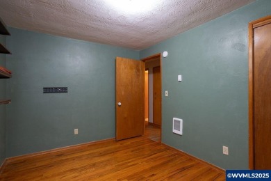 This spacious home nestled in a quiet culdesac, in a highly