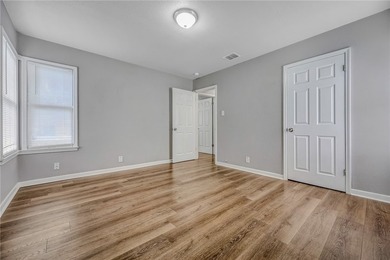 Move-in ready and impeccably maintained, this charming Lindale - photo 13