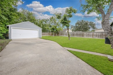 Move-in ready and impeccably maintained, this charming Lindale - photo 17