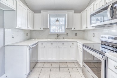 Discover this adorable and meticulously maintained 2-bedroom - photo 12