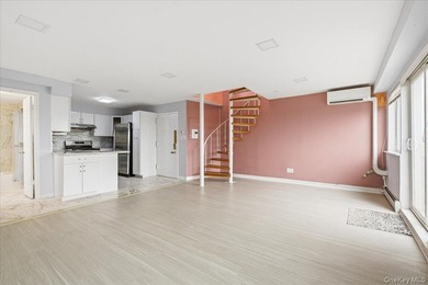 Duplex Penthouse Condo with Outdoor Space and Deeded Parking in - photo 15