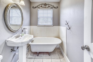 Discover this adorable and meticulously maintained 2-bedroom - photo 15