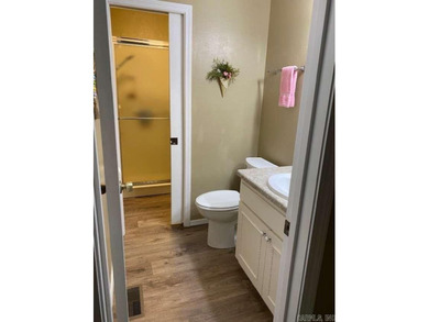 MOVE IN READY!!! This beautifully updated townhome in desirable - photo 18
