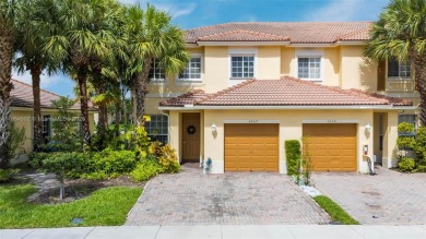 Lake Townhome/Townhouse For Sale in Oakland Park, Florida