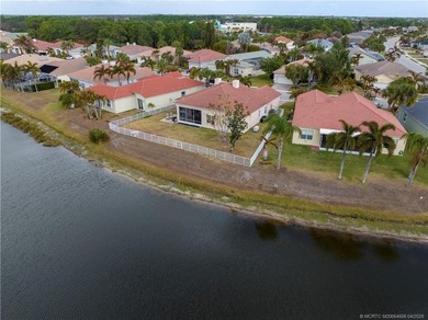 Price improvement! This stunning LAKEFRONT 3BR/2BA/2CG + den - photo 3