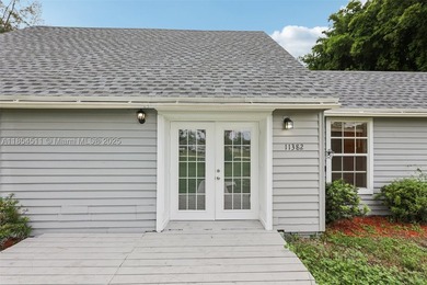 Beautiful 4BD/3BA large lot home in The Acreage with no HOA and - photo 2
