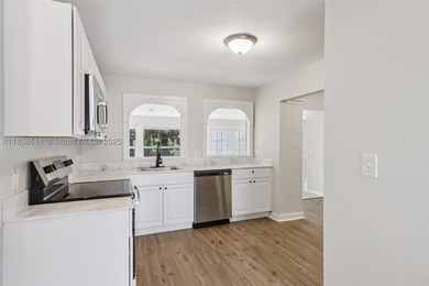 Beautiful 4BD/3BA large lot home in The Acreage with no HOA and - photo 3