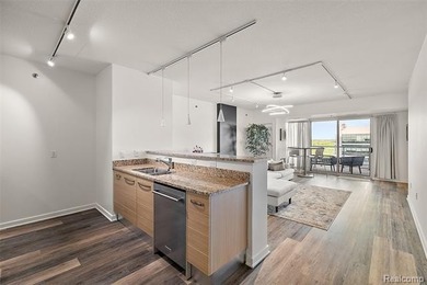 Lowest price in the Fifth for this perfectly appointed, turnkey - photo 3