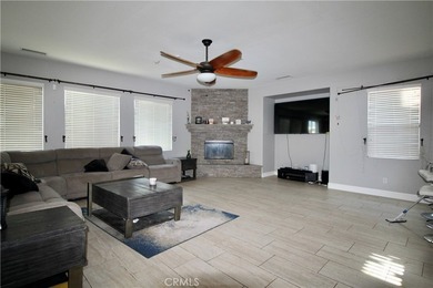 Charming 5-bedroom, 3 1/2 bathroom single family home in - photo 4