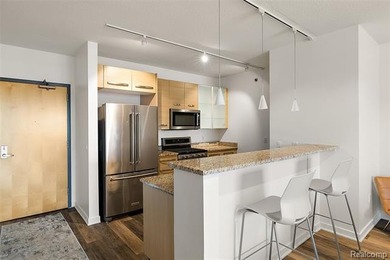 Lowest price in the Fifth for this perfectly appointed, turnkey - photo 5