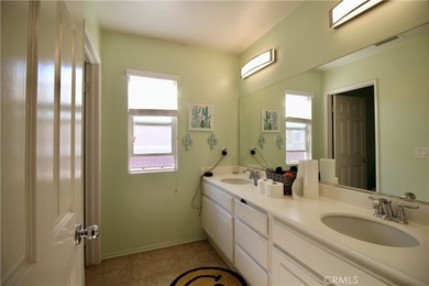 Charming 5-bedroom, 3 1/2 bathroom single family home in - photo 7