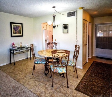 Wow! Act fast! FURNISHED, 2/2, corner unit, light & bright & - photo 3