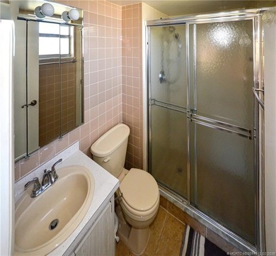 Wow! Act fast! FURNISHED, 2/2, corner unit, light & bright & - photo 8
