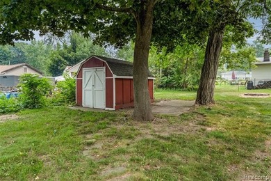 Lake Orion living at its best! This beautifully maintained brick - photo 28