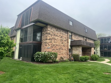 Lake Home For Sale in Palos Hills, Illinois