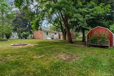 Lake Orion living at its best! This beautifully maintained brick - photo 31