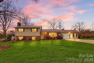 Lake Hickory Home For Sale in Hickory North Carolina