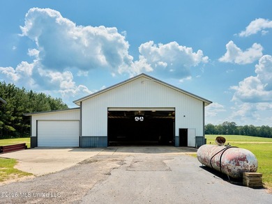 If you've been looking for a turnkey hunting, farming, or - photo 27