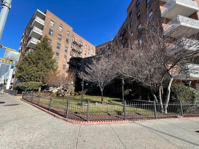 This commercial medical office condo situated right one Queens - photo 8